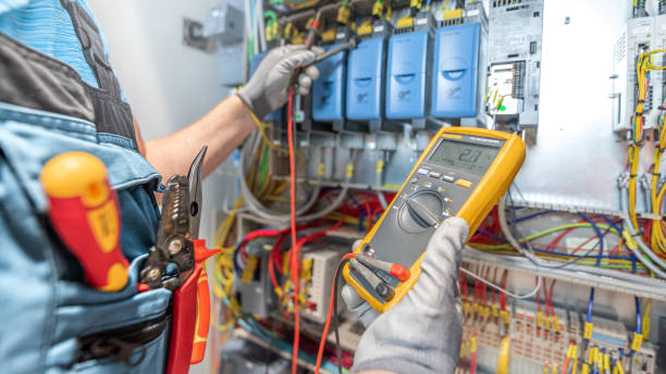 Best Affordable Emergency Electrician  in Johnston, IA